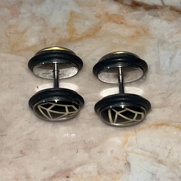 Spencer’s Diamond Logo Plug Lookalike Screw In / Screw Back Earrings - Picture 4 of 5